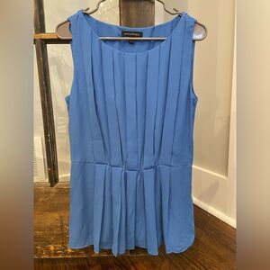 Banana Republic Women’s Blouse Blue Pleated Sleeveless size 8